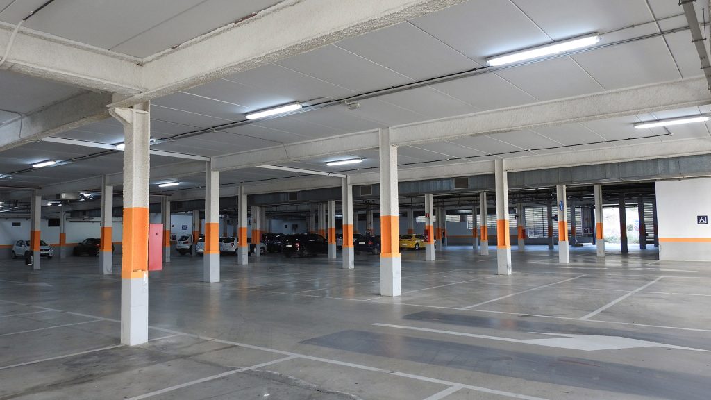 Parking gratuito dentro del Centro de Negocios Terramar en Finestrat